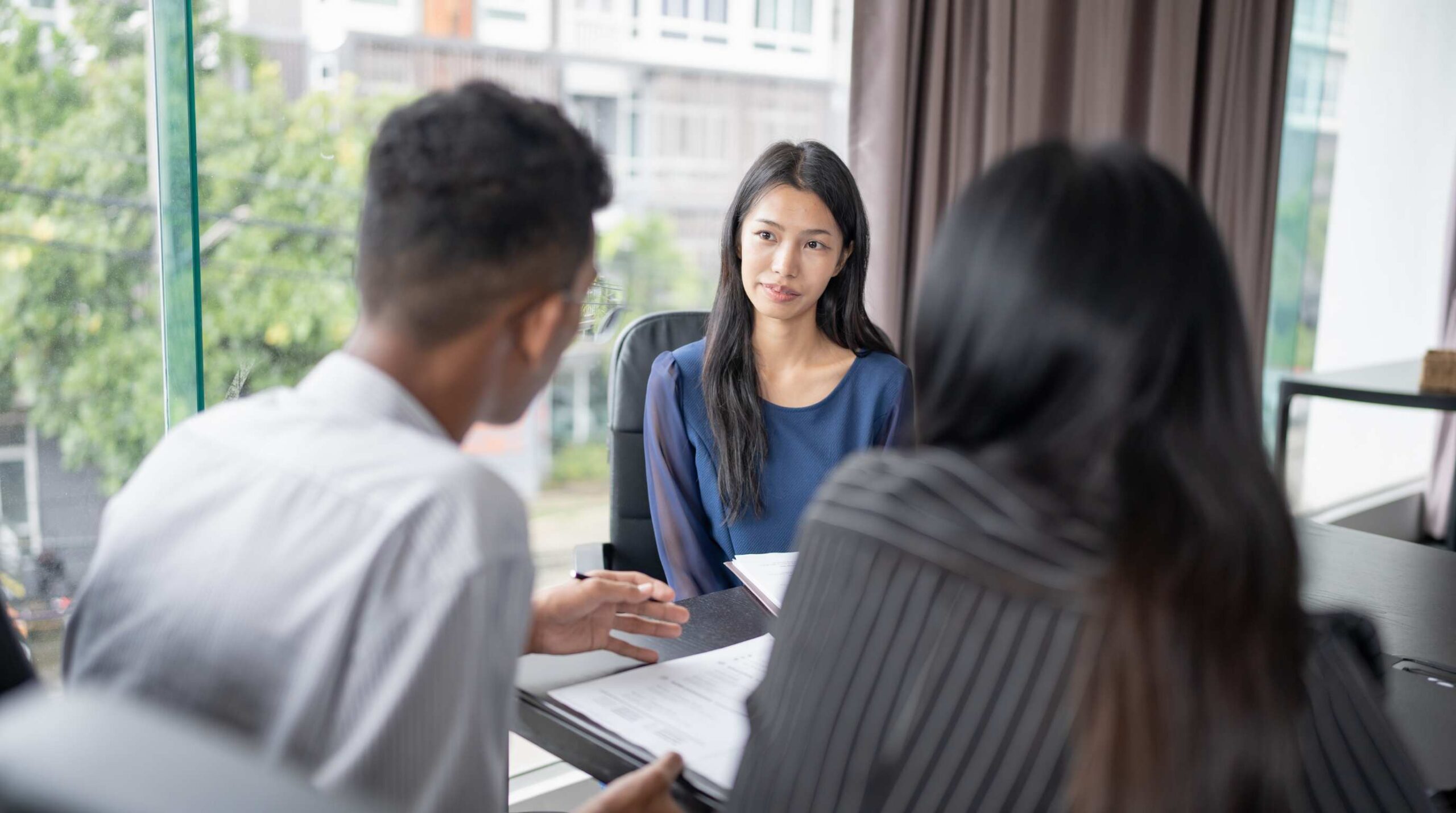 Faut-il promouvoir un interne ou recruter un Directeur Commercial externe ?
